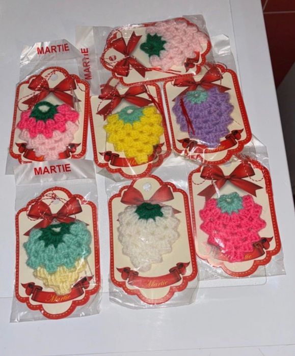 Mărțișoare croșetate tip breloc