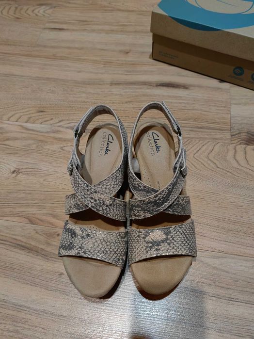 Сандали Clarks Естествена кожа, номер 37, много запазени.