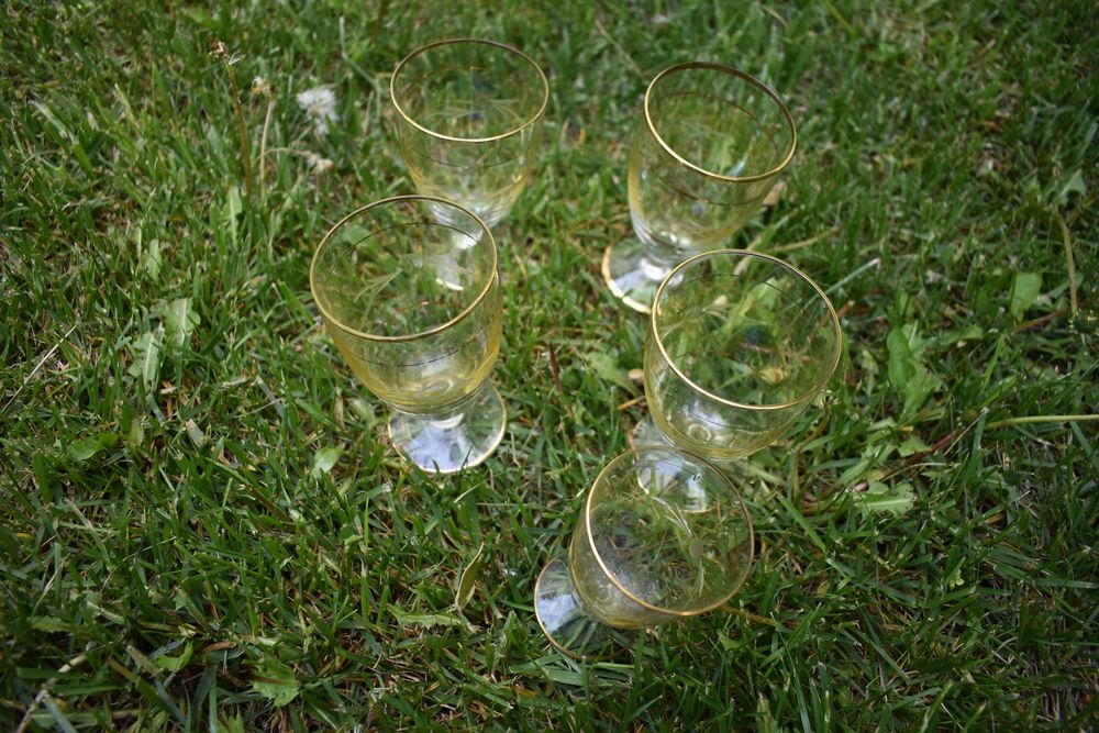 красиви стари чаши