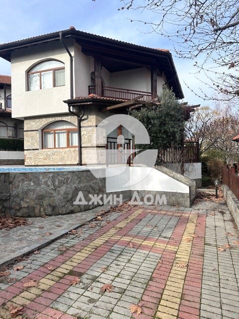 Двуетажна къща с БАСЕЙН в к-с „Винеярдс Резорт“, гр. Ахелой