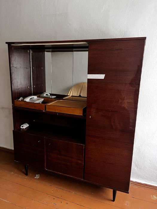 Продам шифонер советский и сервант