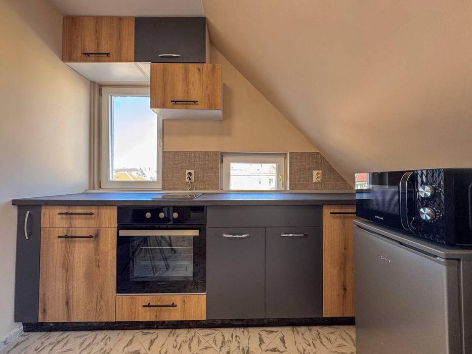 Дава се под наем Двустаен апартамент в Бургас, Център - 50 кв.м за 408 € - Снимка #1