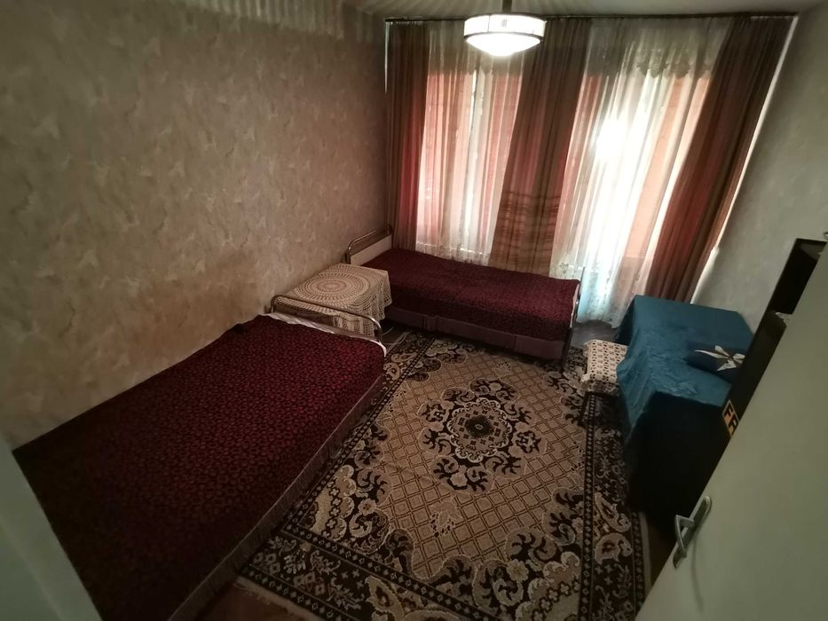 Дава се под наем Тристаен апартамент в Бургас, Лазур - 90 кв.м за 204 € - Снимка #1