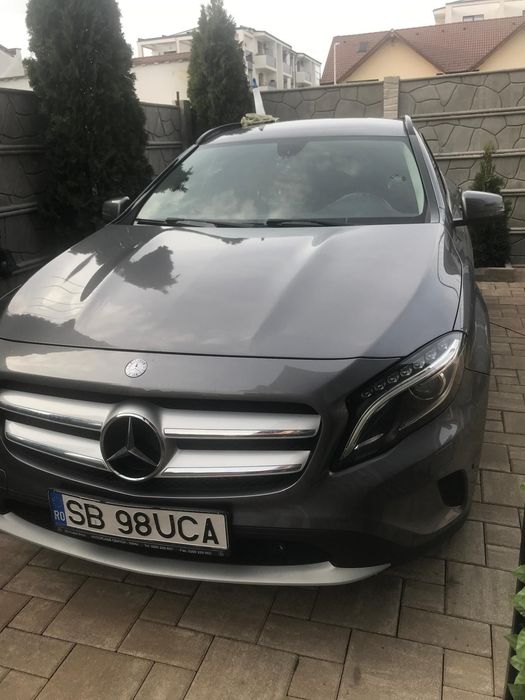 Vând Mercedes GLA220