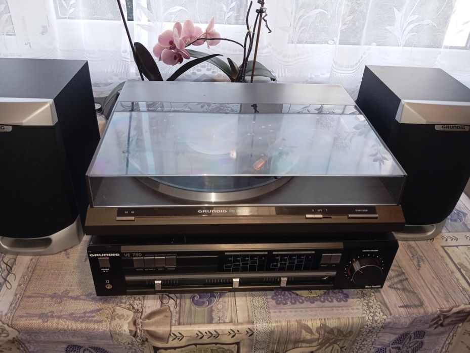 Комплект Grundig грамофон PS 2600 Усилвател VE750,тонколони UMS 12