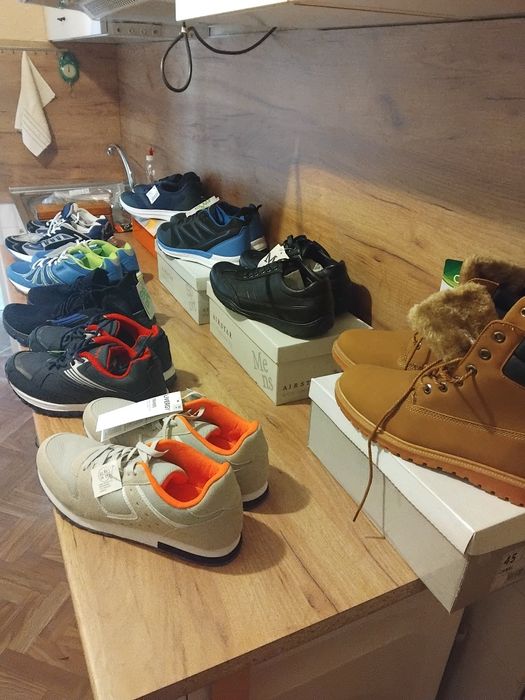 Продават се нови маратонки, обувки и боти  !