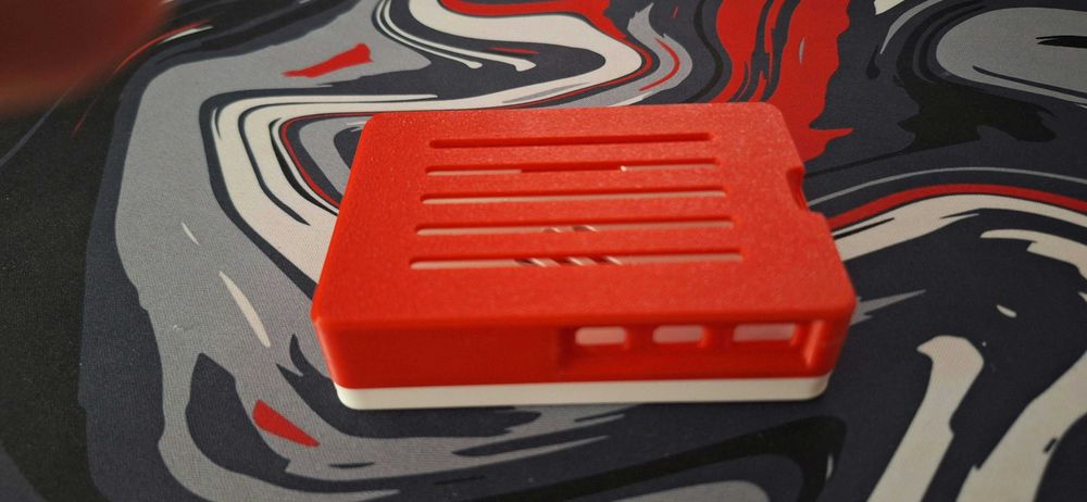 Vând carcasă pentru Raspberry Pi 5