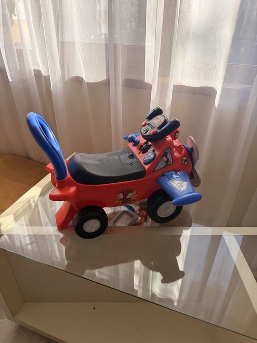 Avion cu activitati Noriel