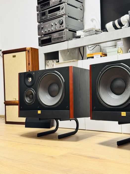 Boxe de inaltă fidelitate JBL L90,3 căi,cu stative,27 KG,bass de 30cm