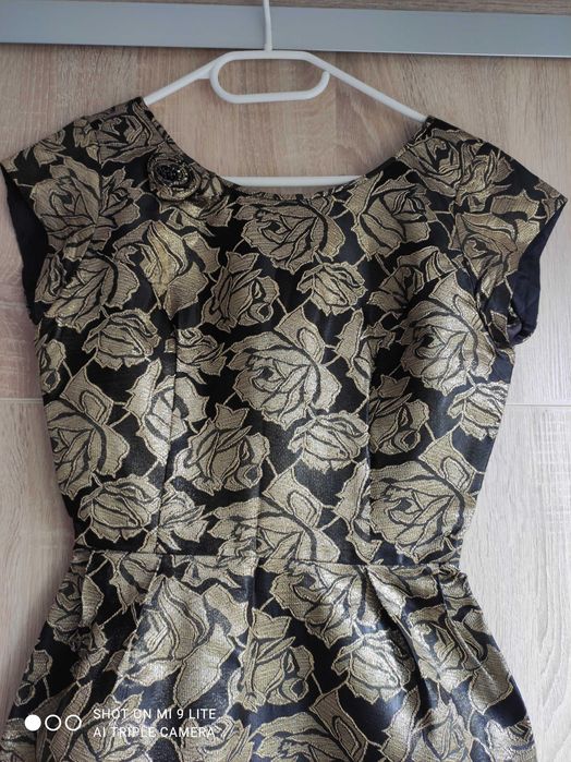 rochie de ocazie ce aminteste de nebunia anilor '60