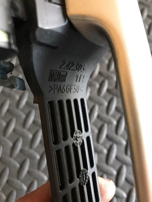 Външна дръжка предна лява врата сребриста за Toyota Avensis (2003-2007) 242303