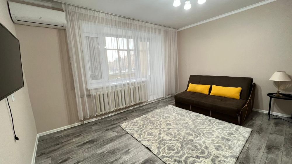 Сдам квартиру посуточно!чистая уютная с ремонтом в центре,2этаж