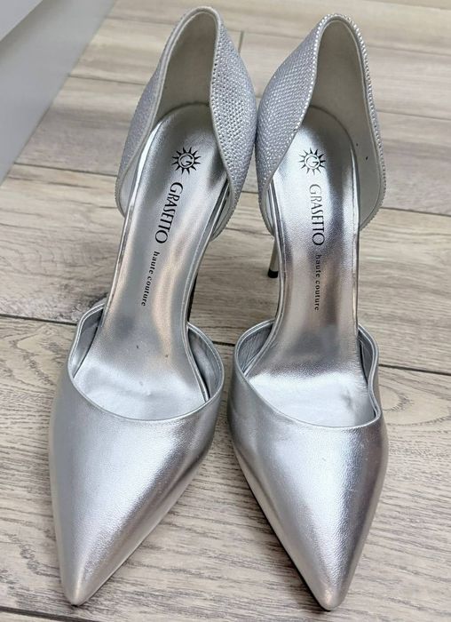 Продаются туфли на высоком каблуке