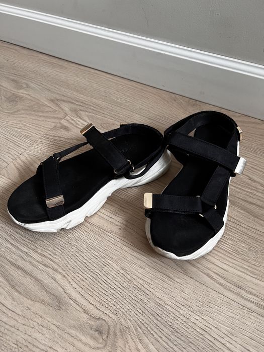 Продам женскую обувь