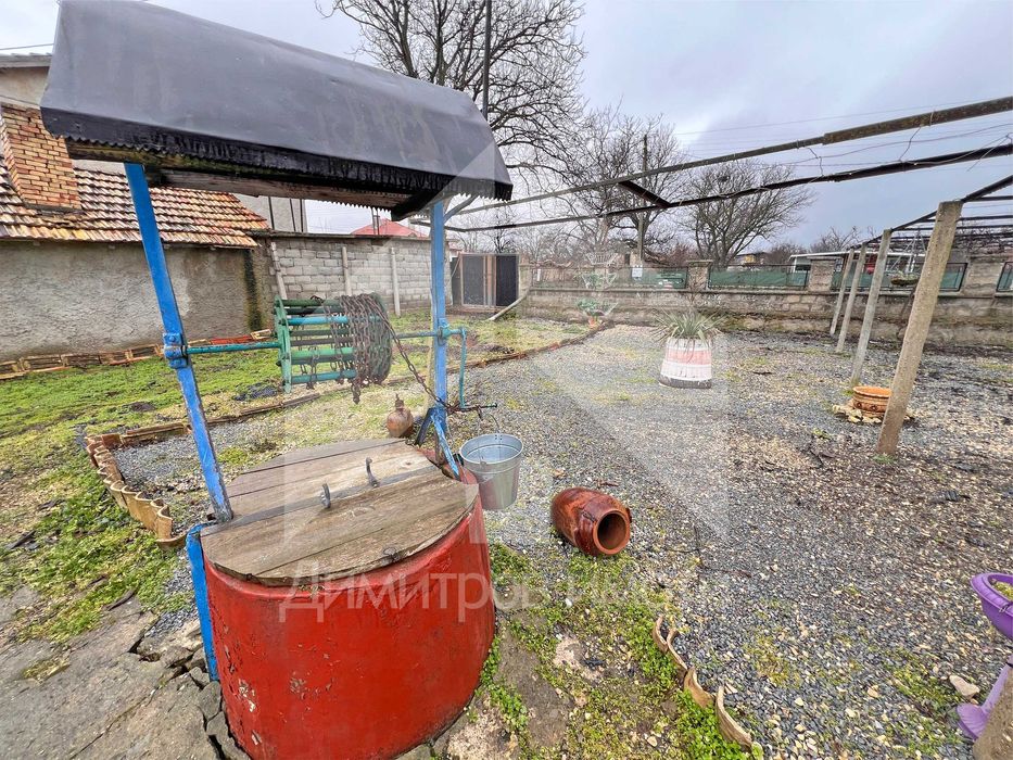 Продава еднофамилна, реновирана къща със 762 кв.м. двор в гр. Плиска.