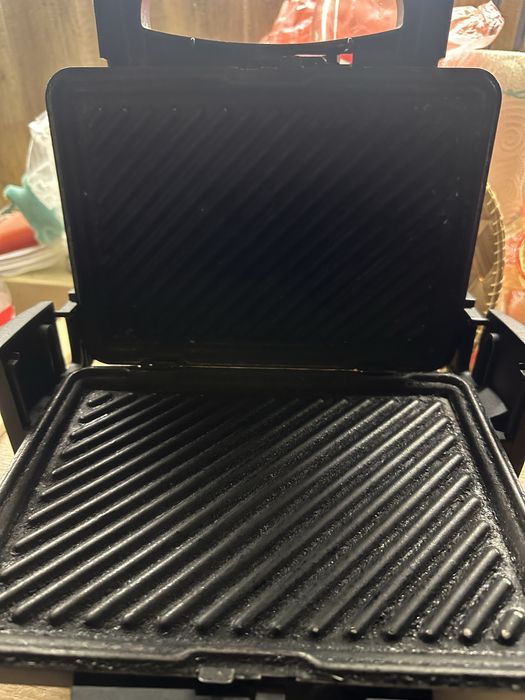Продавам тефлонов парти контакт грил скара тост сандвич на Moulinex