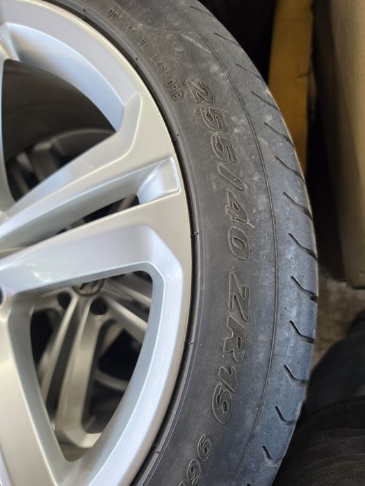 4 Броя 255/40/19 Pirelli 2x7mm 2x4,5mm