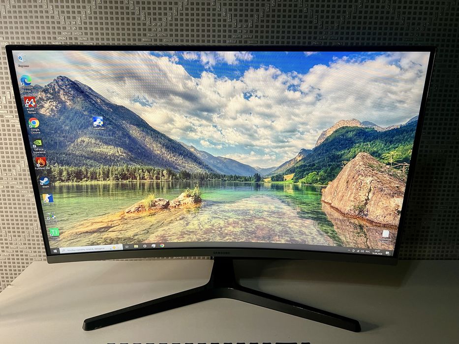Монитор игогнутый 27" Samsung Full HD