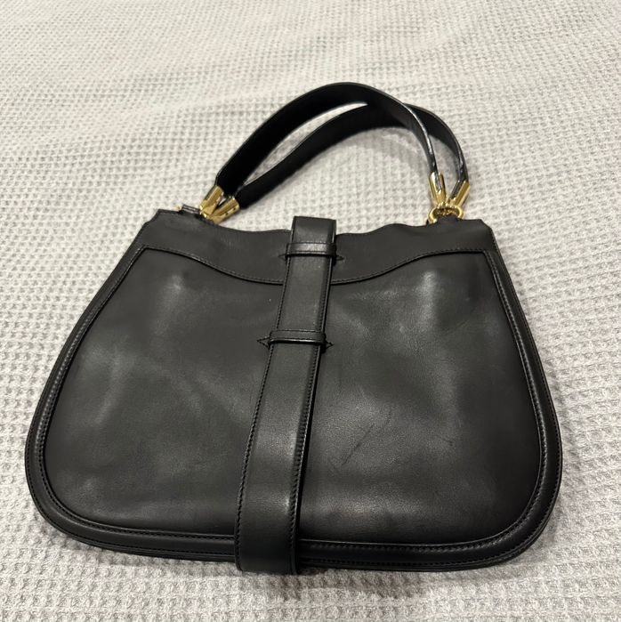 Черна елегантна чанта от естествена кожа на Ferragamo