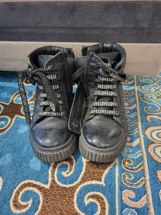 Отдам ботинки для девочек