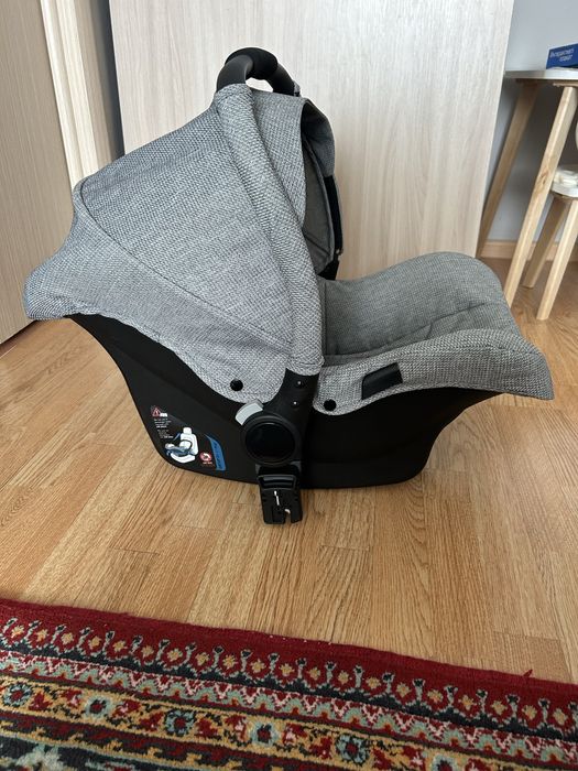 Коляска и автокресло фирмы Skillmax