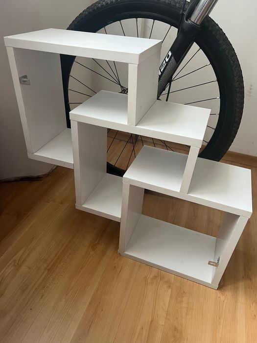 Етажерки за стена