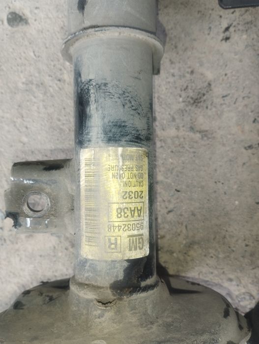 Амортизаторы GM Chevrolet Spark M300 1.25 МКПП левый + правый оригинал