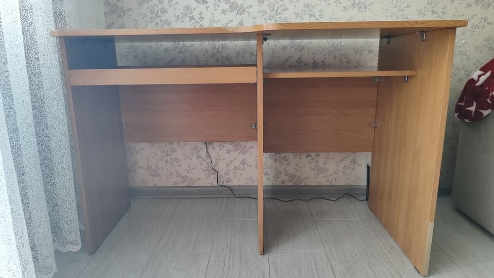 Продам компьютерный стол