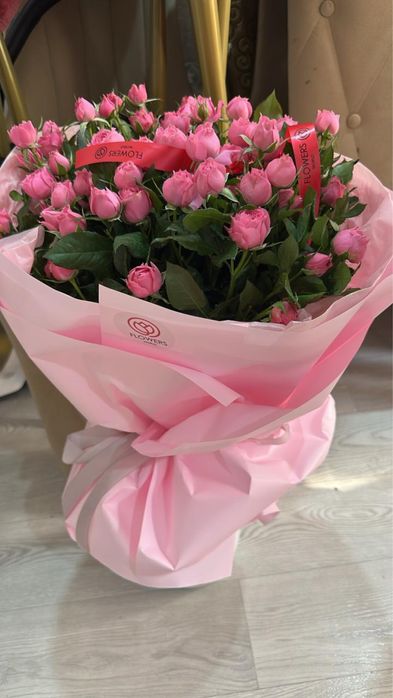 Кустовое розы ,