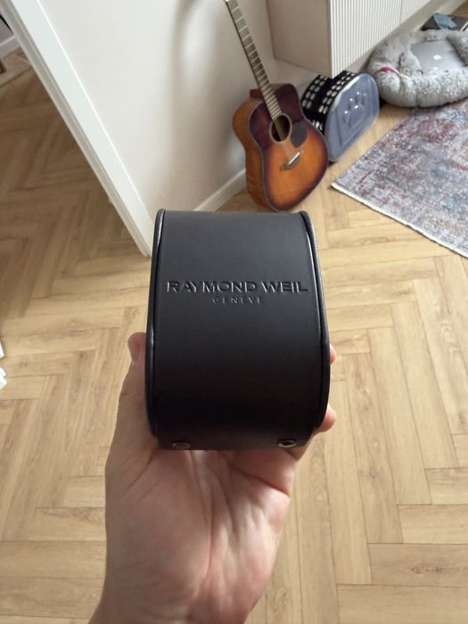 Raymond weil часы из серии Tango .