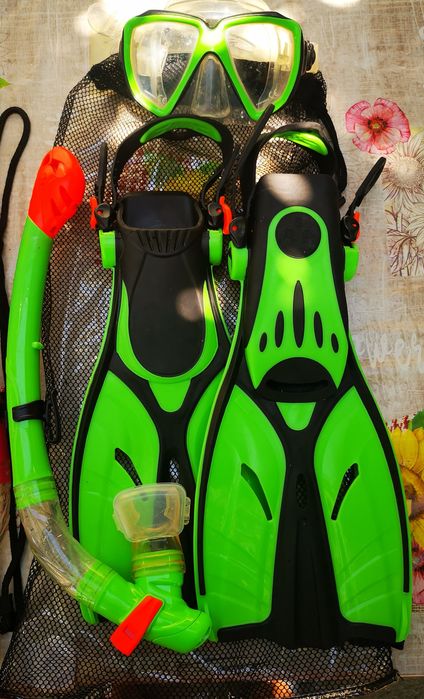 Детски комплект за гмуркане - плавници, шнорхел и очила
