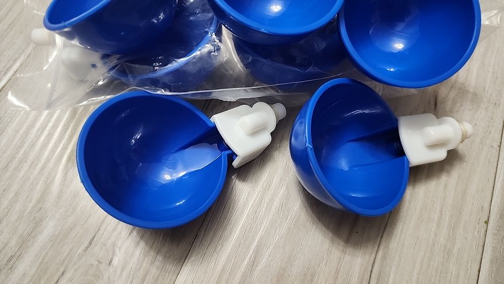 Продаются автоматические поилки для птиц, кур, уток, гусей