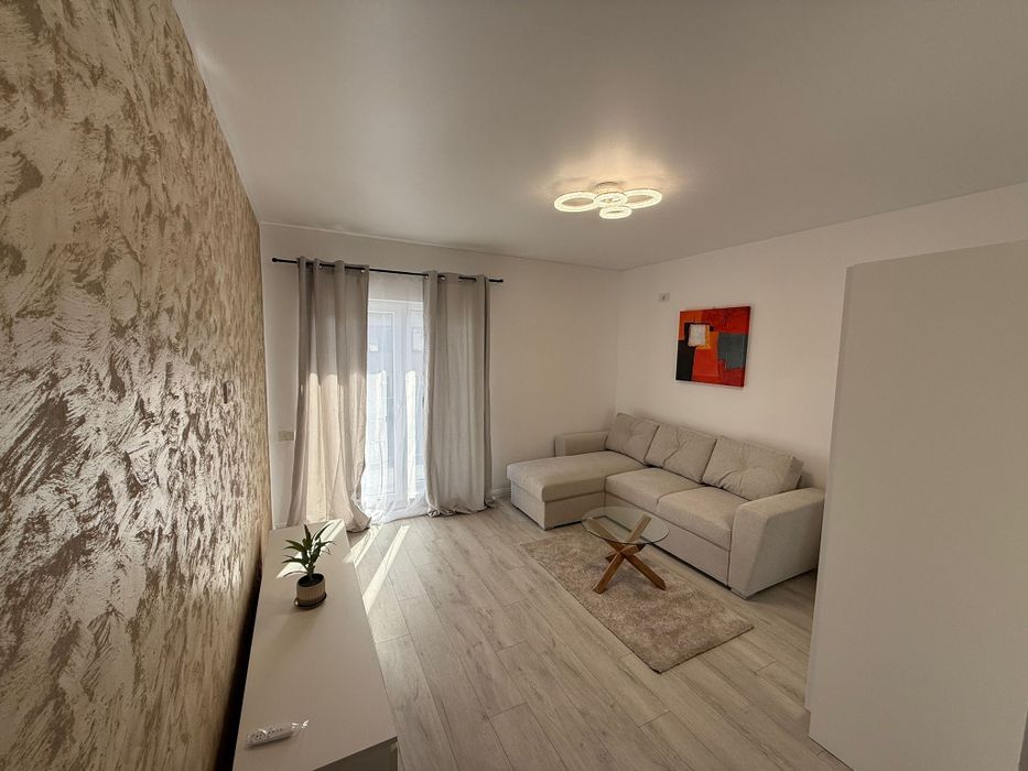 Inchiriez apartament,2 camere,bloc nou,crisul repede vis a vis de restaurantul" TRATTORIA"