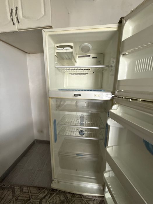 Продаю б/у холодильник LG