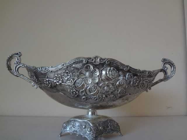 Голяма разкошна сребриста купа