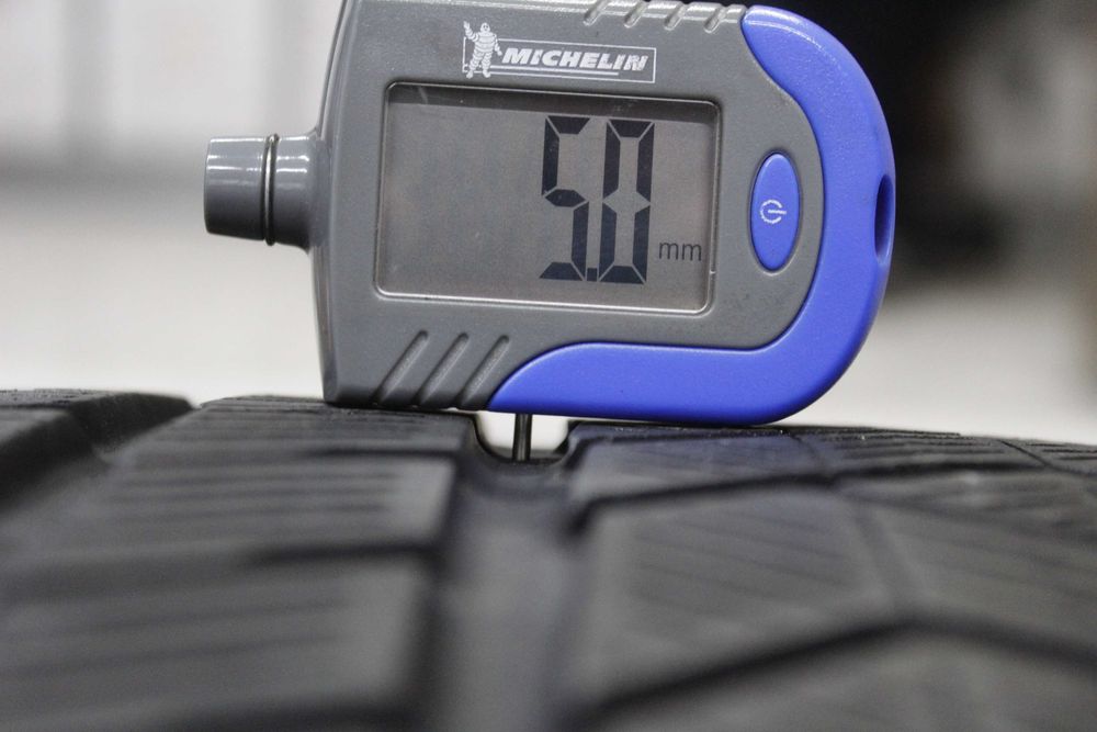 325/35-22 Pirelli Scorpion Winter