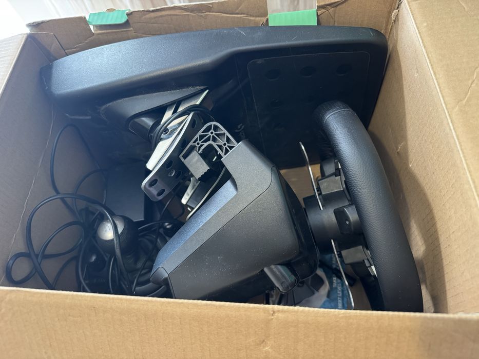 Ще намаля цената за сериозни! logitech g920 + скоростен лост + педали