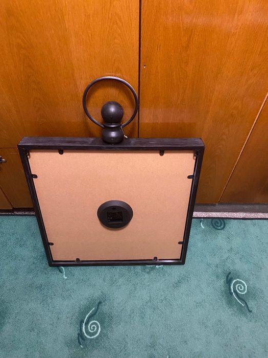 Стенен часовник Нов