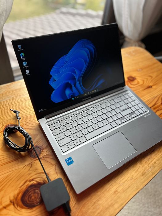 Laptop ASUS impecabil
