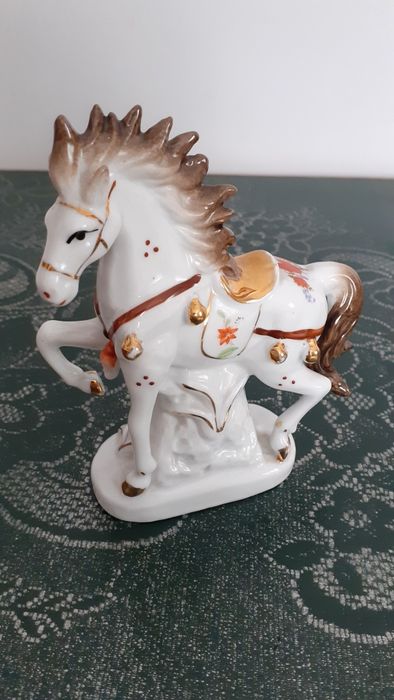 Статуэтка коня..