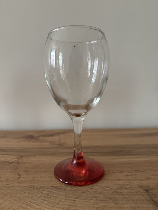 Стъклени чаши за вино