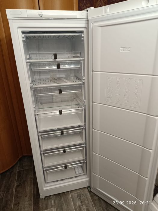 Новый Вертикальный морозильник INDESIT