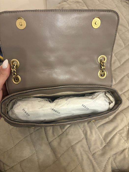 Оригинална чанта Guess
