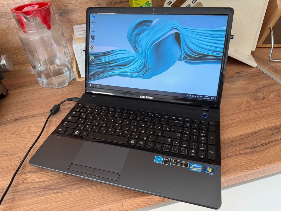 Samsung. Core i3. 2 Видеокарты