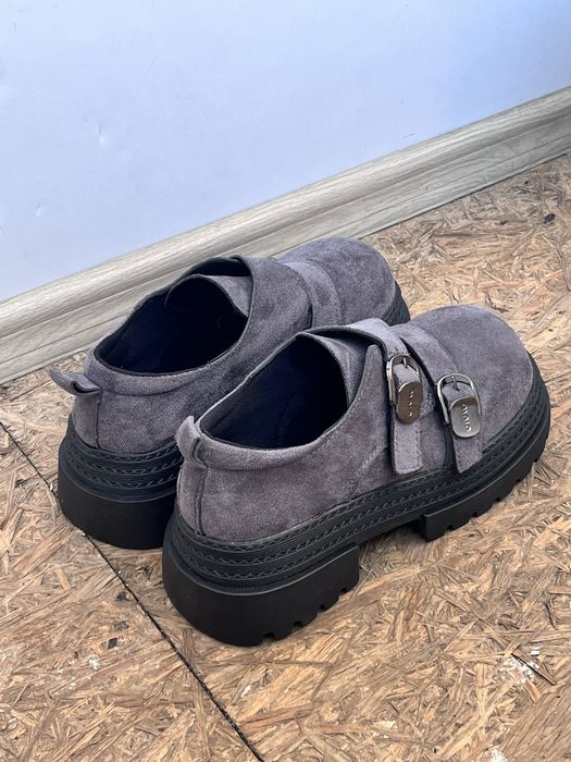 Продам лоферы (серые и черные)