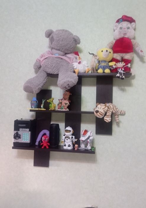 Настенная полка для книг