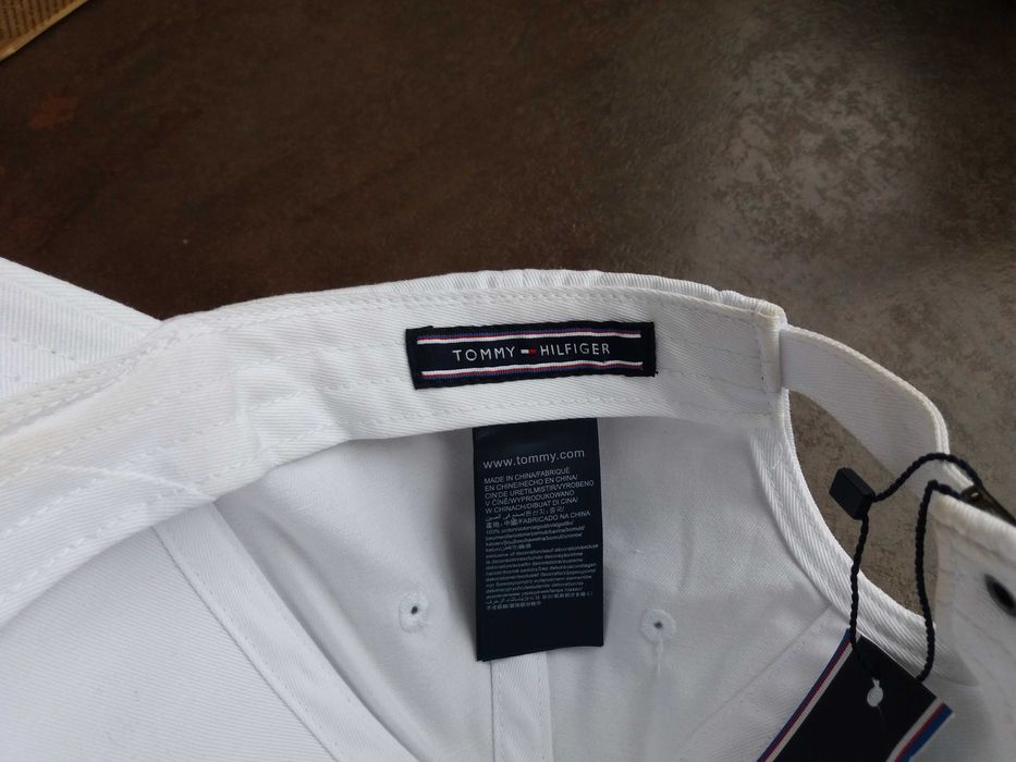 мъжка шапка с козирка  Tommy Hilfiger,бяла жокейка ,нова