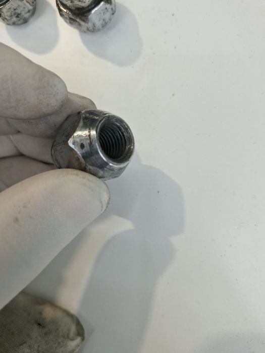 Комплект Гайки джанти Kia Venga 20 бр