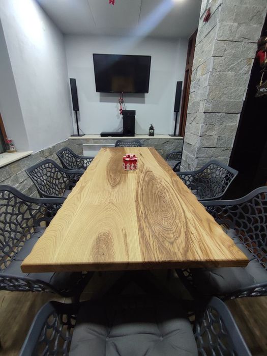 Трапезни маси и плотове за маси