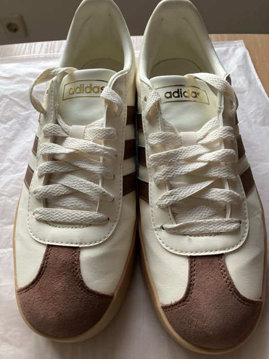 Продавам дамски обувки Adidas VL Court 2.0 беж